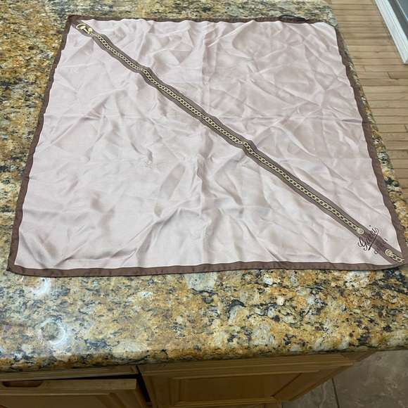 Gucci Silk Gucci Link Scarf - Picture 3 of 5